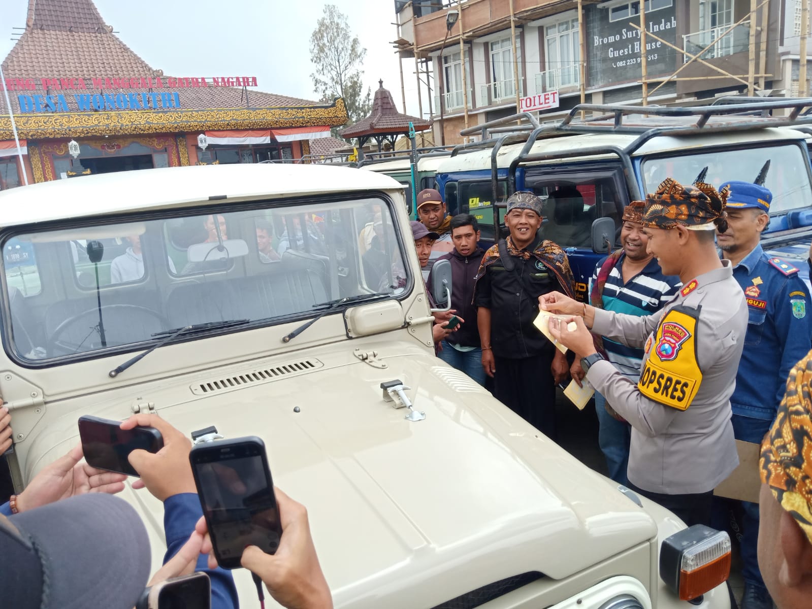 Pastikan Wisatawan Aman, Kapolres Pasuruan Monitoring Forum Komunikasi Pariwisata Dan Peguyuban Jeep Bromo