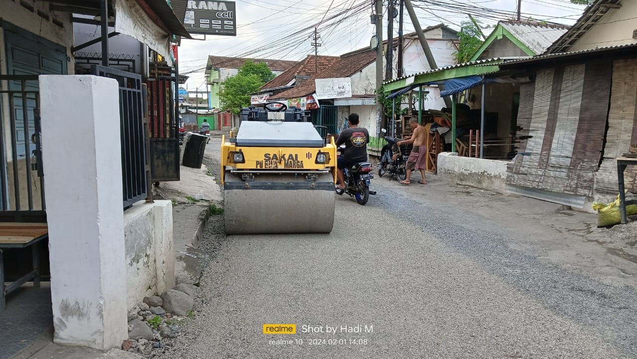 Jalan Kabupaten Ruas Arjosari-Kejapanan Adakan Perbaikan Tambal Sulam