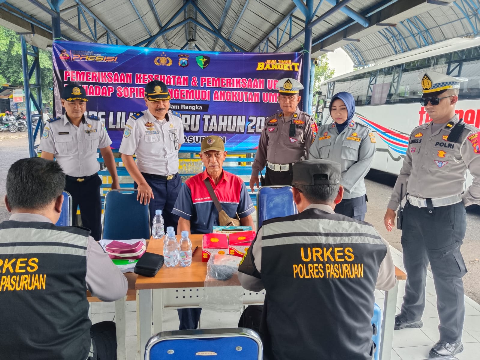 Respon cepat Satlantas polres Pasuruan Gelar “Ramp Check” Dan pemeriksaan narkoba pengemudi Angkutan Umum Jelang Nataru 