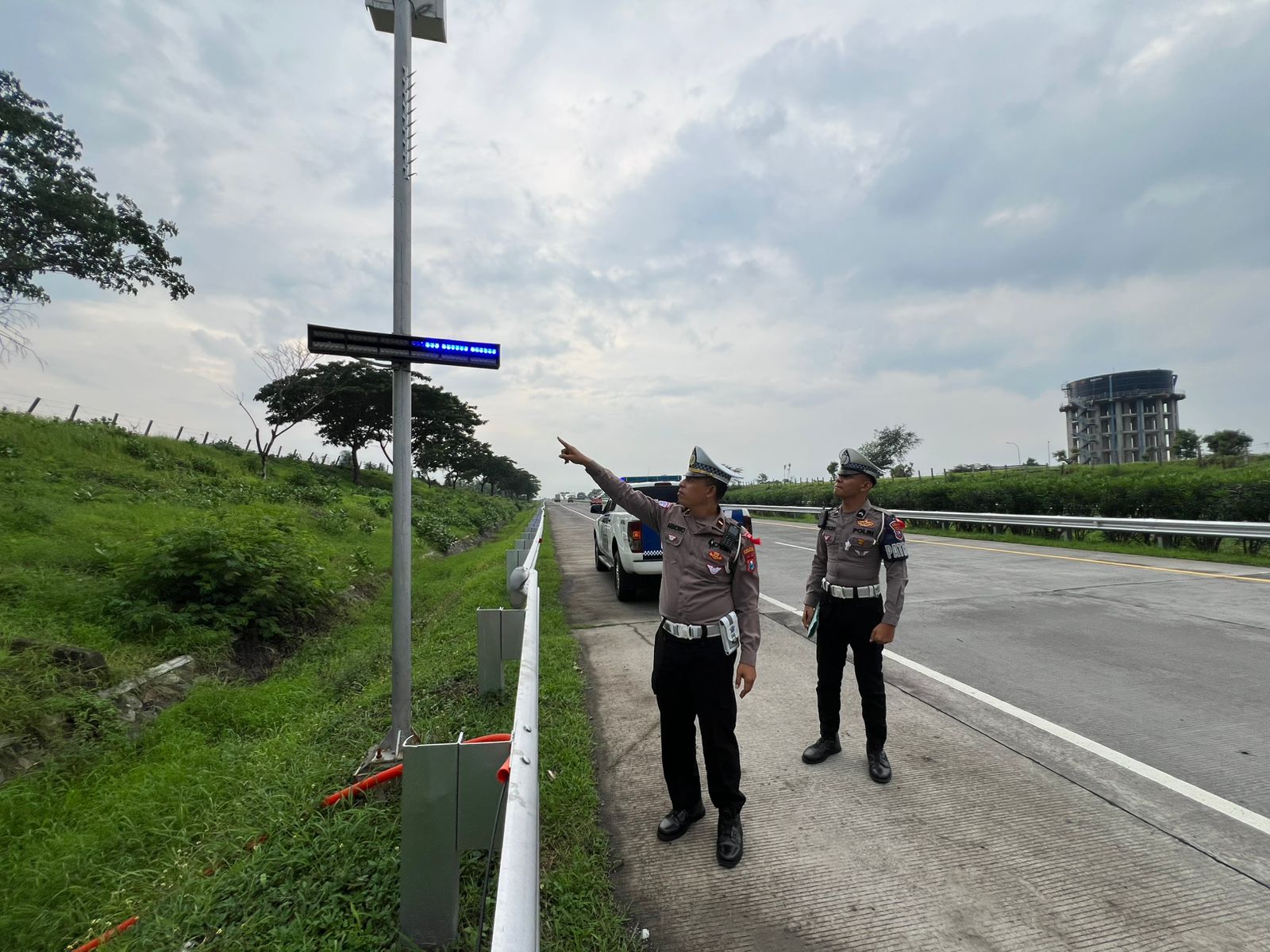 Satlantas Polres Pasuruan Kota Gandeng Jasa Marga Pasang Strobo di Jalan Tol, Tingkatkan Kewaspadaan Pengemudi