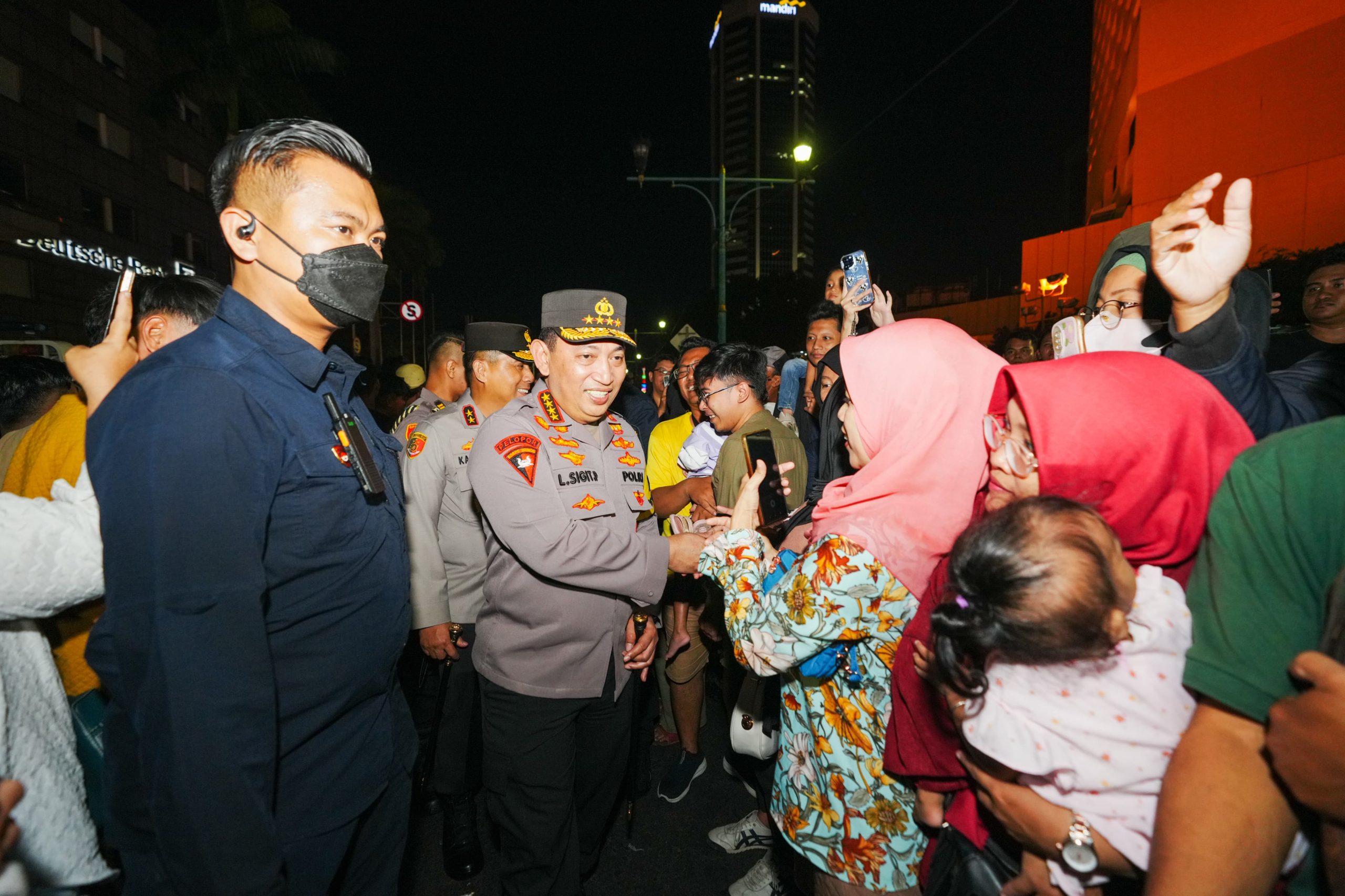 Kapolri Cek Pengamanan Perayaan Momen Tahun Baru 2025 di Bundaran HI