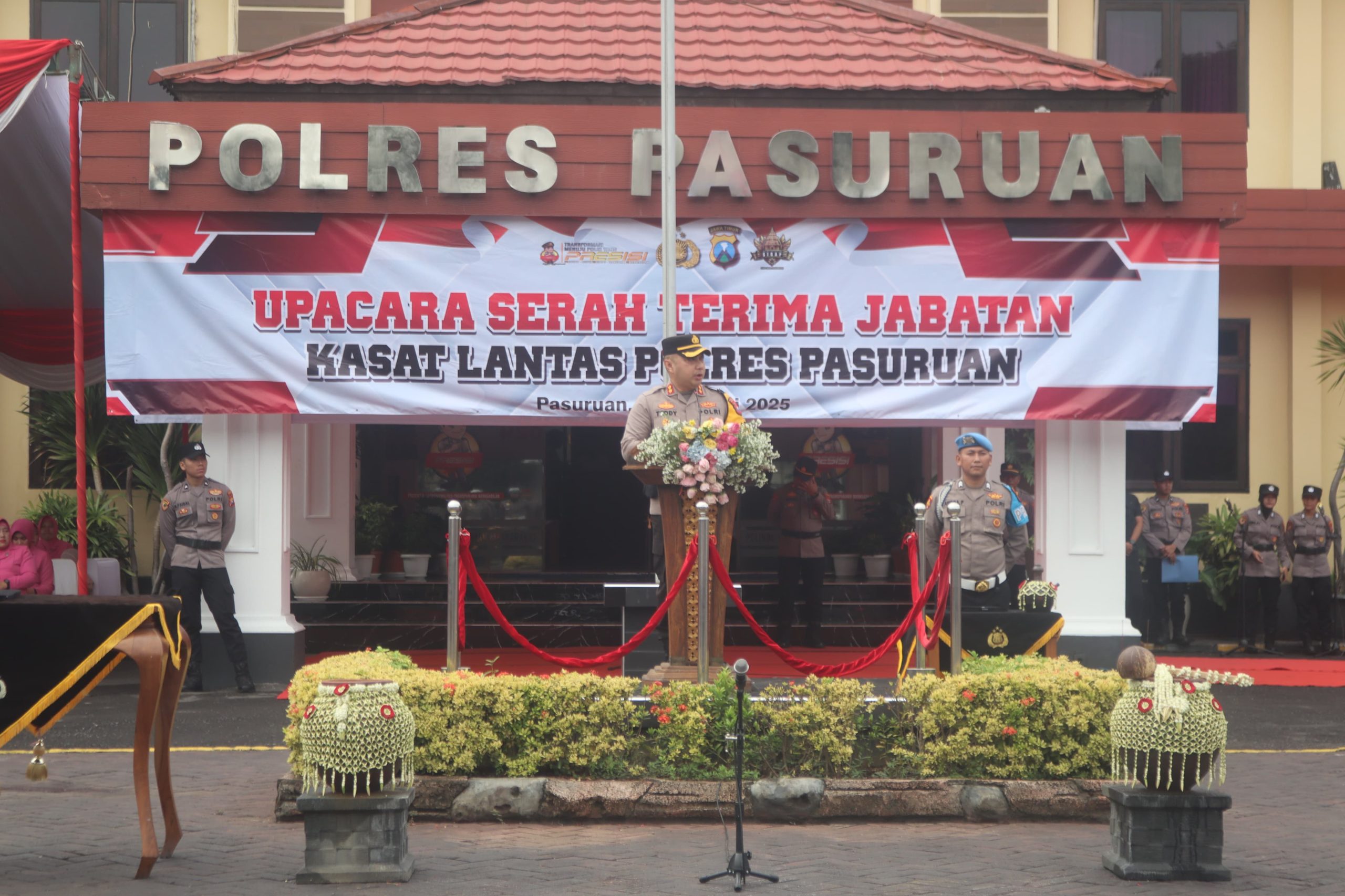 Kapolres Pasuruan Pimpin Sertijab, Kenaikan Pangkat, dan Wisuda Purnabakti