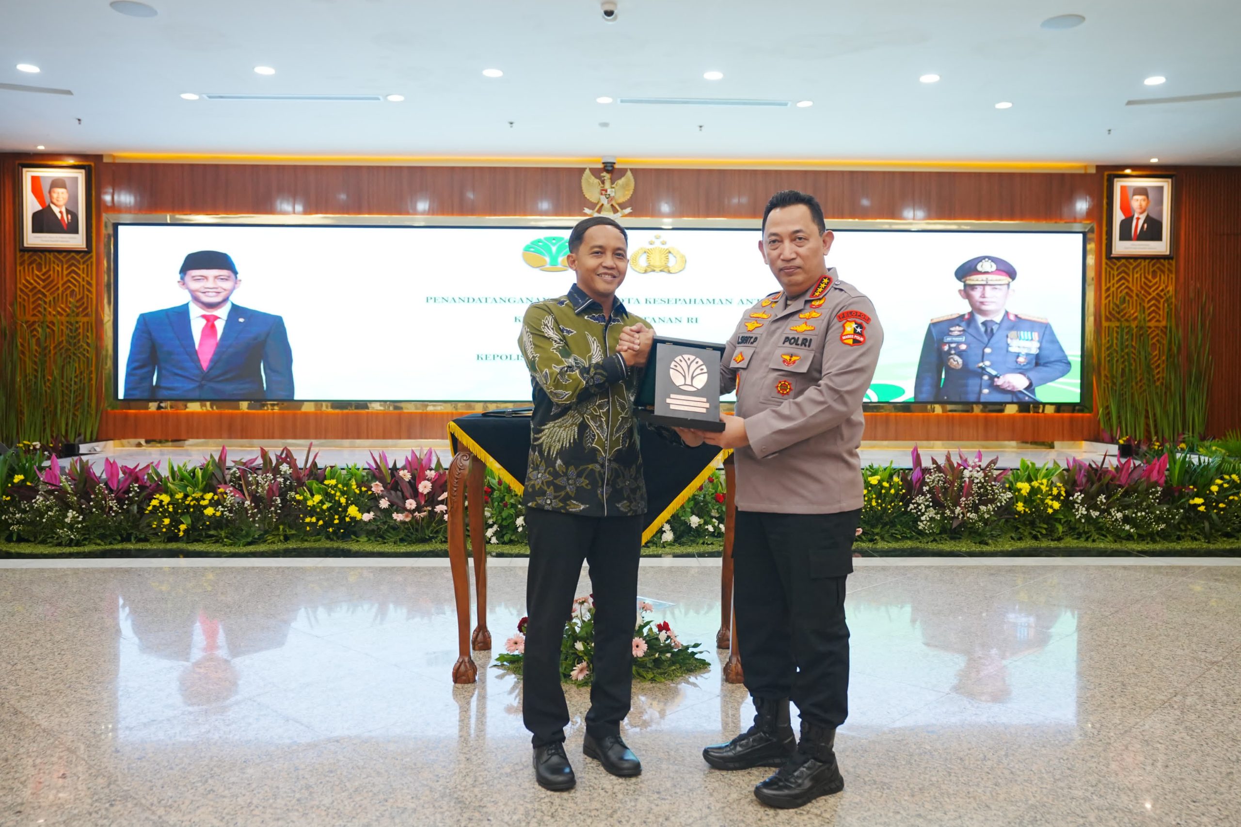 Polri-Kemenhut Tandatangani MoU, Komitmen Jaga Hutan Indonesia dengan Penegakan Hukum