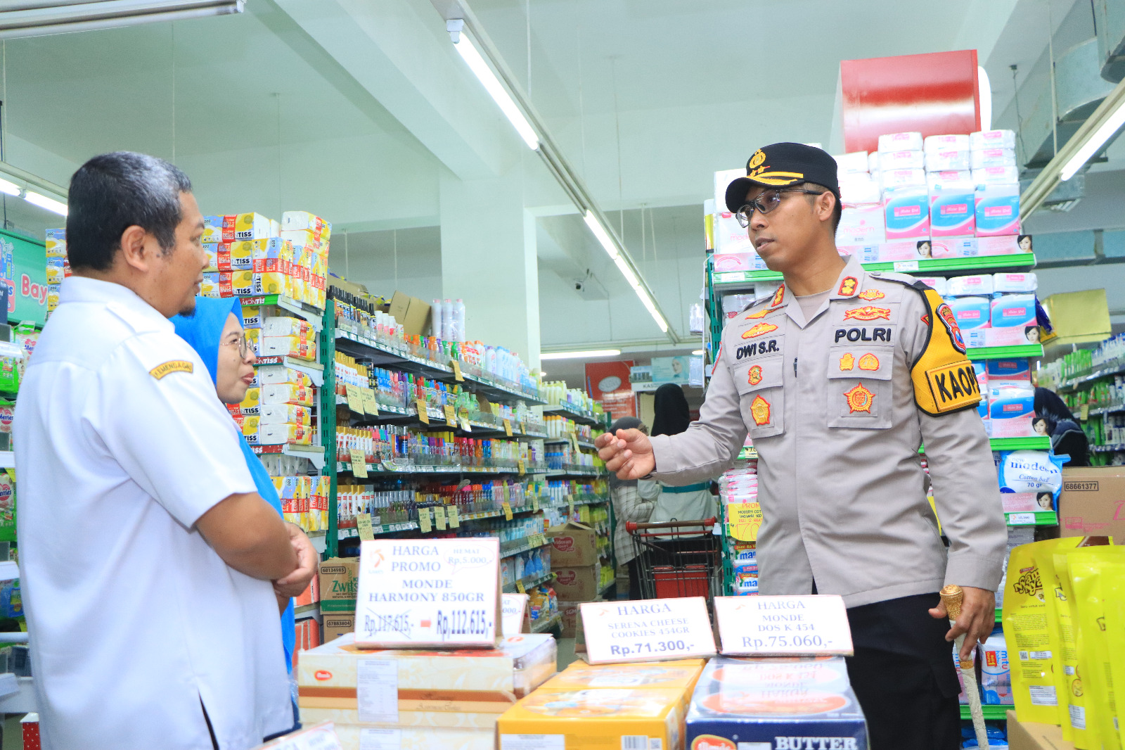 Monitoring Bapokting, Polres Ngawi dan Tim Satgas Pangan Sidak Pasar dan Swalayan