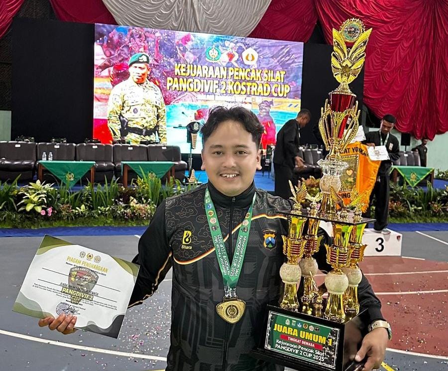 Personel Polres Lamongan, Bripda Sholeh Maulana, Raih Medali Emas di Pencak Silat Pangdivif 2 Cup 2025