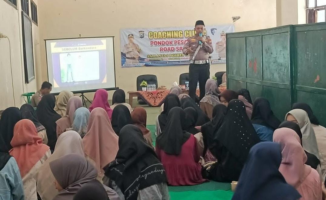 Sambut Hari Bhayangkara ke – 79, Polres Kediri Kota Gelar Coaching Clinic di Ponpes
