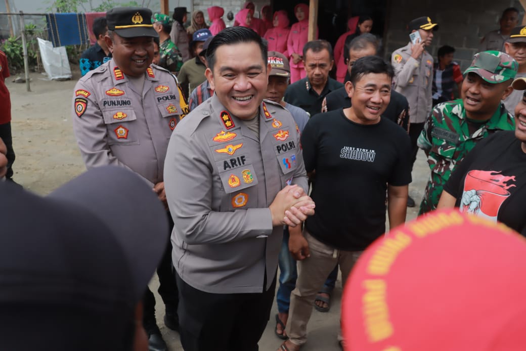 Sambut Hari Bhayangkara ke – 79 Polres Blitar Salurkan Bantuan Sosial Warga Kampung Baru