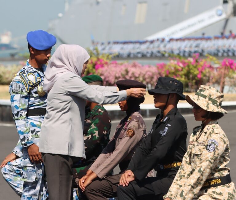 ur khofifah pimpin pembaretan bersama sman taruna se jawa timur 2025 img 20251016 204251 768x652