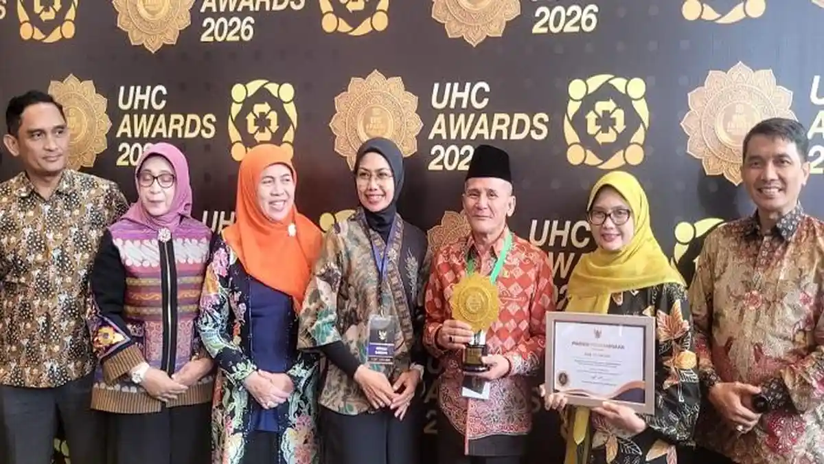 penghargaan pemkab pasuruan meraih universal health coverage uhc